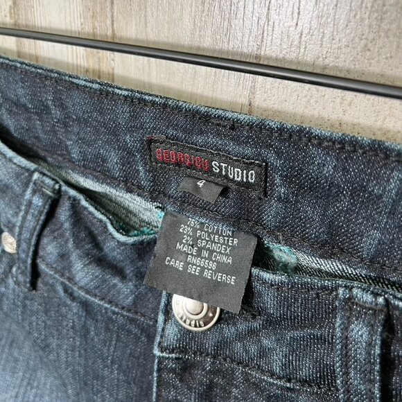 Vintage Y2K Dark Wash Denim Blue Floral Embroidered Capri Womens SIze 30 - Picture 7 of 7